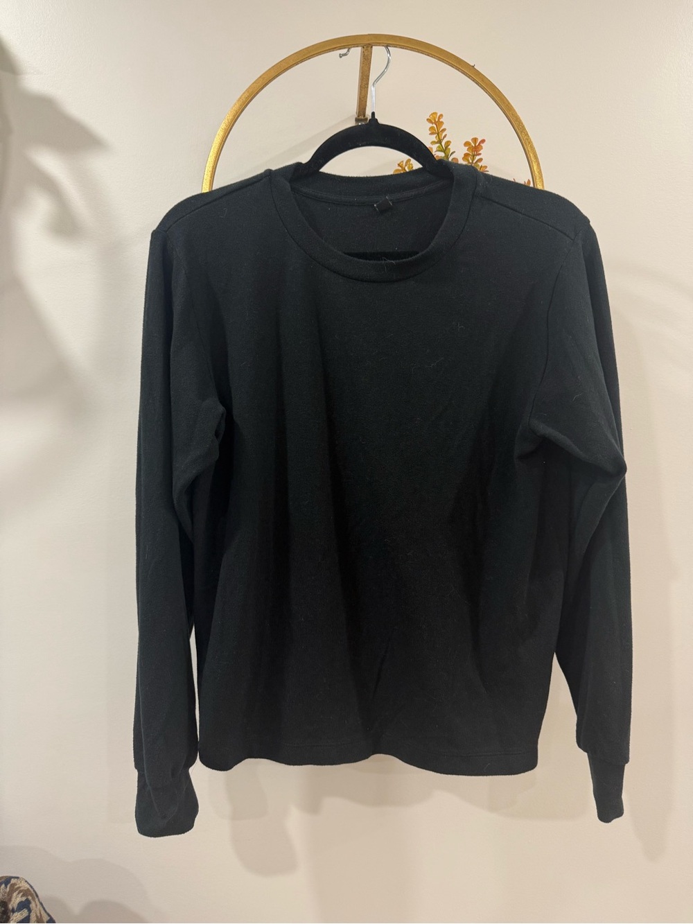 Women’s Black Long-Sleeve Crewneck Sweater